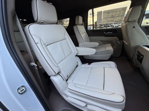 New 2026 GMC Yukon XL Denali w/ Denali Reserve Package image 21