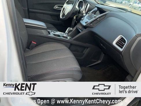 Used 2017 Chevrolet Equinox LS image 13