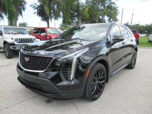 Used 2022 Cadillac XT4 Sport w/ Comfort Package FWD image 3