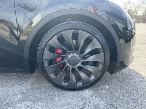 Used 2024 Tesla Model Y Performance image 12