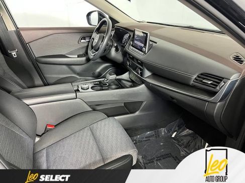 Used 2023 Nissan Rogue SV AWD/4WD image 12
