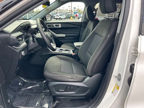 Used 2022 Ford Explorer XLT image 8