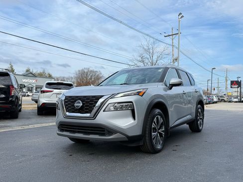 Used 2023 Nissan Rogue SV w/ SV Premium B Package image 2