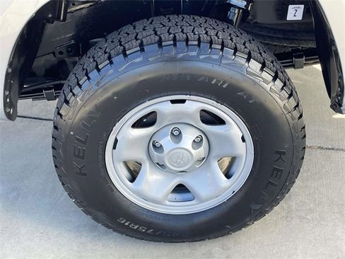 Used 2020 Toyota Tacoma SR5 image 9