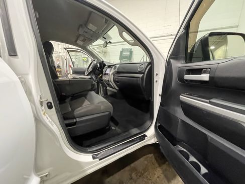 Used 2014 Toyota Tundra SR image 32