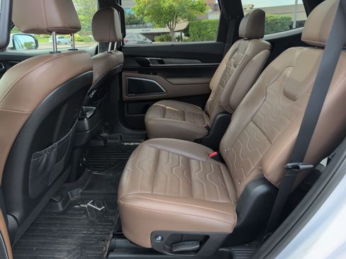 Certified 2022 Kia Telluride SX w/ SX Prestige Package AWD/4WD image 7
