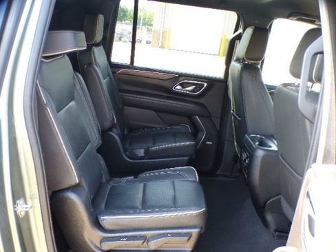Used 2023 Chevrolet Suburban Premier RWD image 13