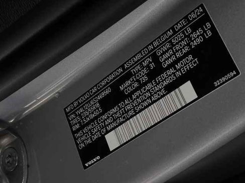 Used 2025 Volvo XC40 B5 Core image 32