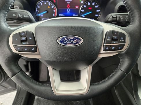 Used 2023 Ford Explorer XLT image 27