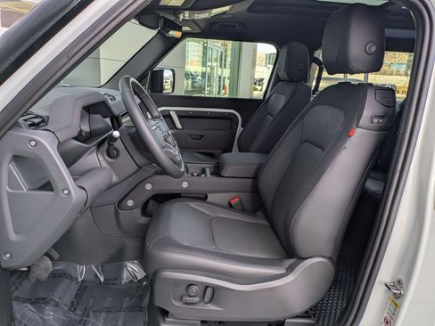 Certified 2023 Land Rover Defender 90 X-Dynamic SE image 24