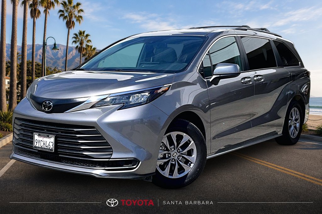 Certified 2026 Toyota Sienna LE AWD/4WD image 3