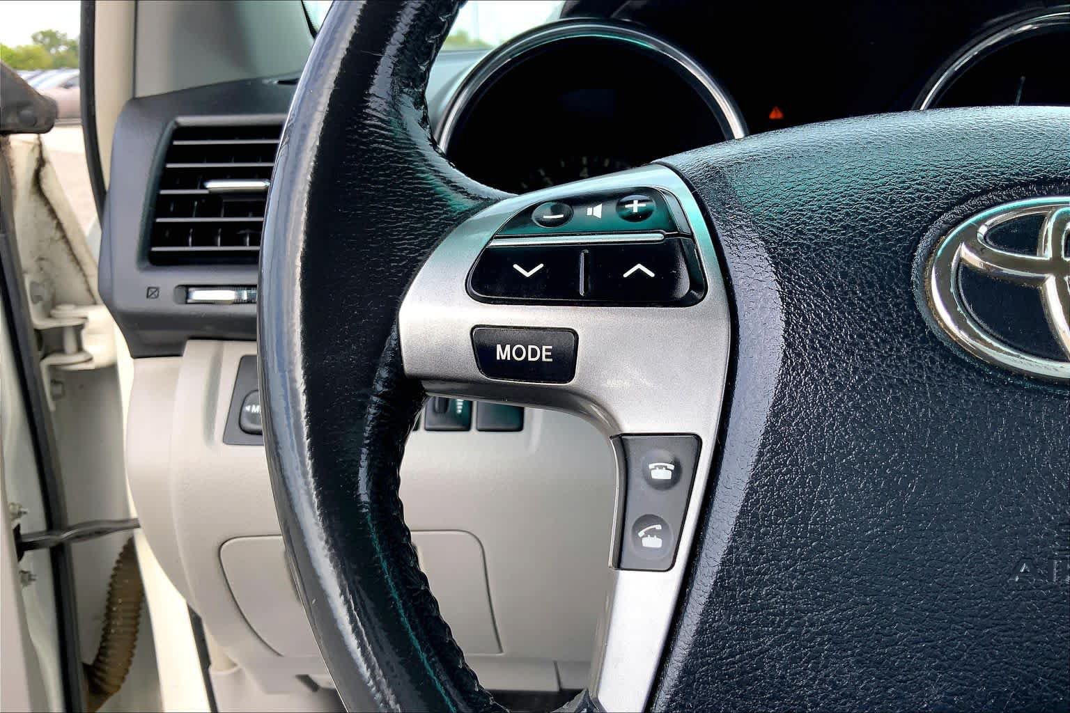 Used 2011 Toyota Highlander SE FWD image 22