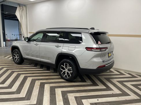 New 2025 Jeep Grand Cherokee L Limited w/ Luxury Tech Group II image 21