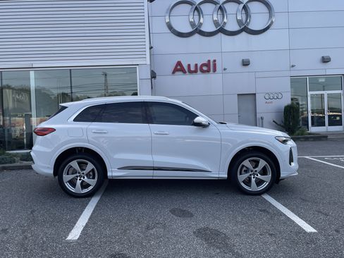 Certified 2025 Audi Q5 Premium Plus w/ Premium Plus AWD/4WD image 3