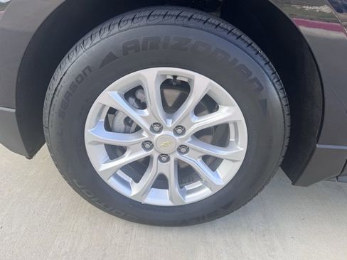 Used 2021 Chevrolet Equinox LS w/ LS Convenience Package image 9