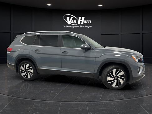 Used 2025 Volkswagen Atlas SEL AWD/4WD image 8