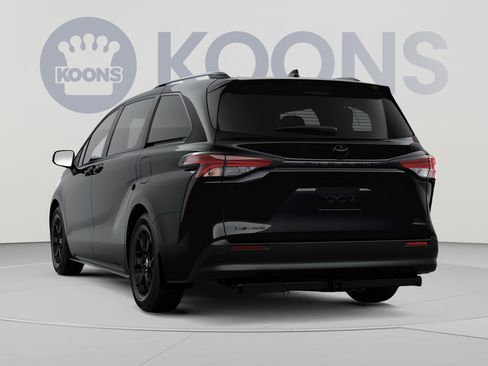 New 2026 Toyota Sienna XLE Woodland Edition AWD/4WD image 10