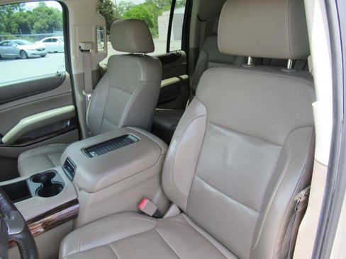 Used 2015 GMC Yukon XL SLT w/ HD Trailering Package RWD image 17
