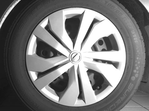 Used 2021 Nissan Versa S FWD image 24