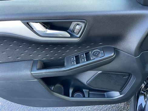 Used 2020 Ford Escape SE image 13