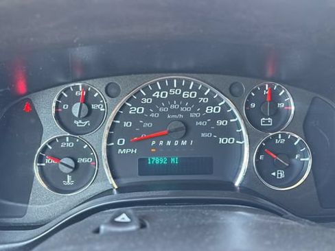 Used 2024 Chevrolet Express 2500 w/ Driver Convenience Package RWD image 12
