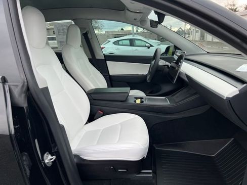 Used 2022 Tesla Model Y Long Range image 11