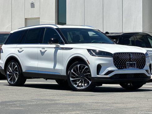 New 2026 Lincoln Aviator Reserve w/ Luxury Package RWD image 1