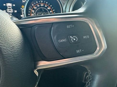 Used 2018 Jeep Wrangler Unlimited Sahara image 29