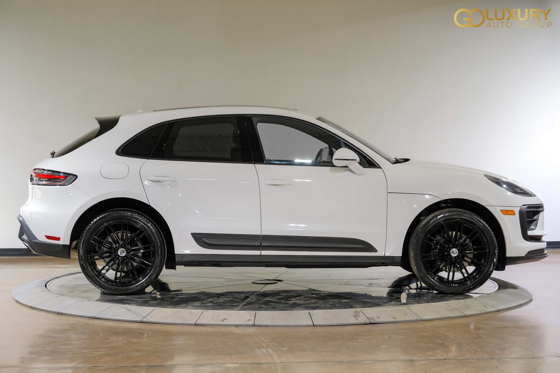 Used 2024 Porsche Macan w/ Premium Plus Package AWD/4WD image 9