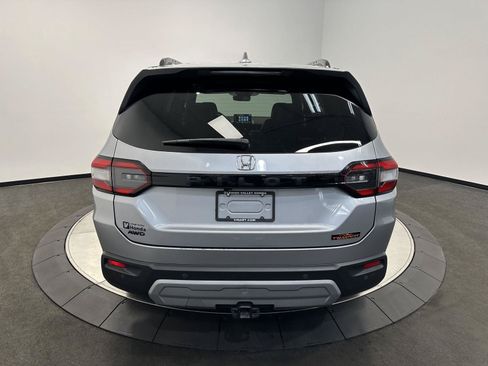 Certified 2025 Honda Pilot TrailSport image 6