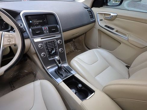 Used 2015 Volvo XC60 T6 w/ Proximity Package AWD/4WD image 40