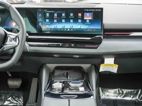 Used 2025 BMW 530i 530i w/ Premium Package image 13