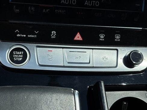 Used 2023 Audi A8 L 3.0T AWD/4WD image 45