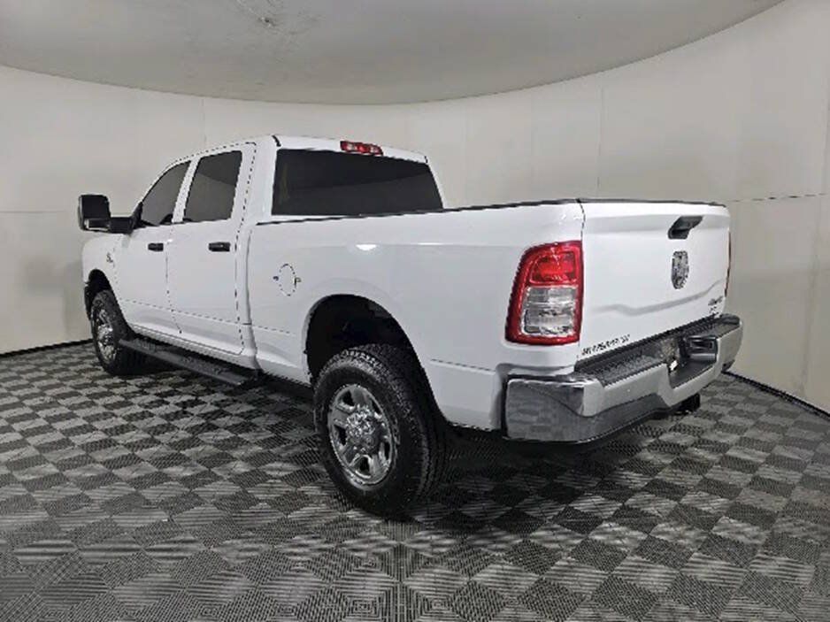 Used 2024 RAM 2500 Tradesman w/ Chrome Appearance Group AWD/4WD image 6