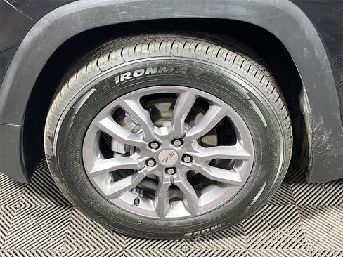 Used 2023 GMC Terrain SLT image 28