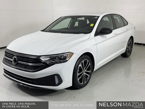 Used 2024 Volkswagen Jetta Sport image 4