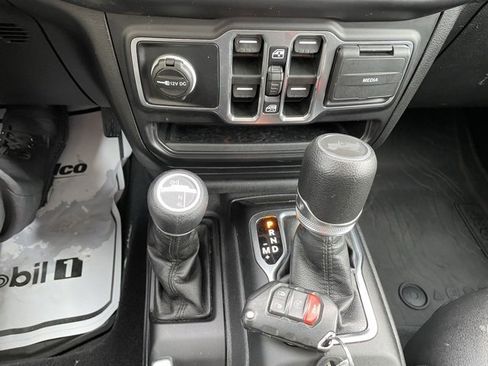 Used 2023 Jeep Wrangler Unlimited Sport image 26