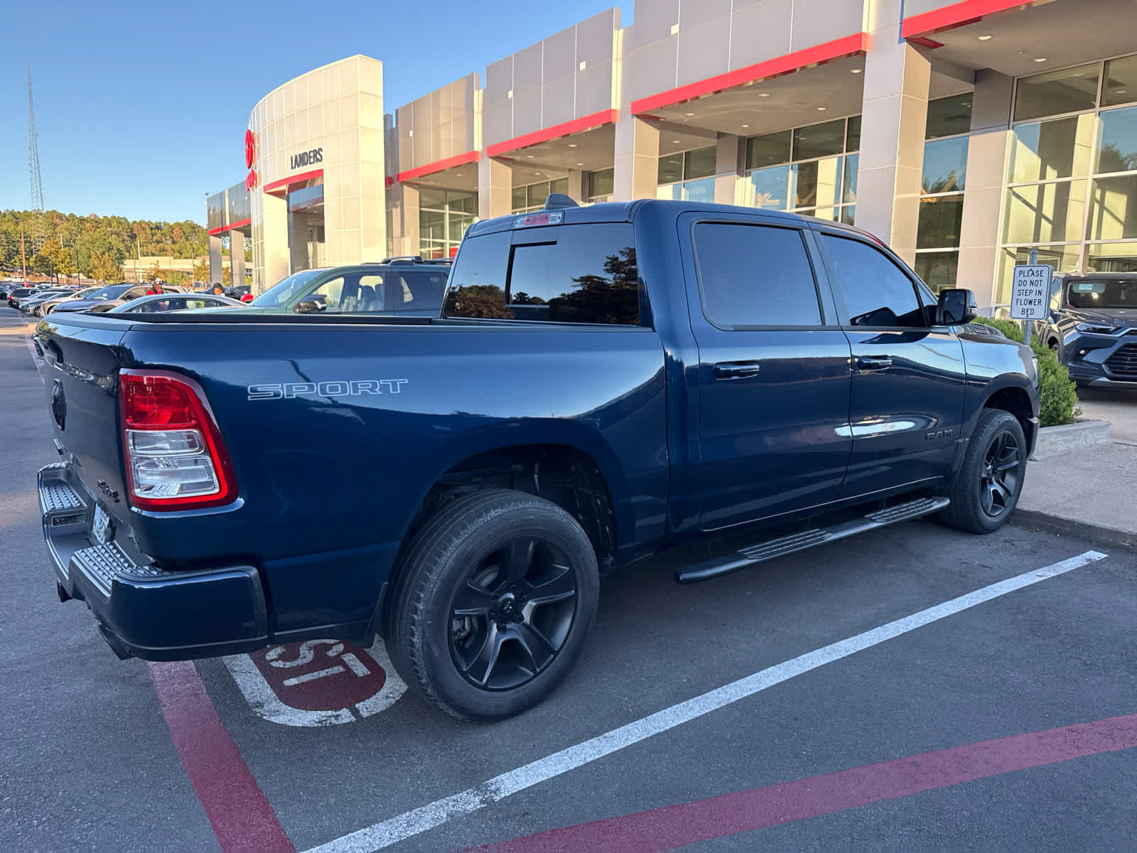 Used 2023 RAM 1500 Big Horn AWD/4WD image 3