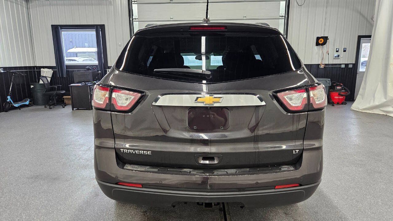 Used 2017 Chevrolet Traverse LT w/ Style and Technology Package FWD image 5