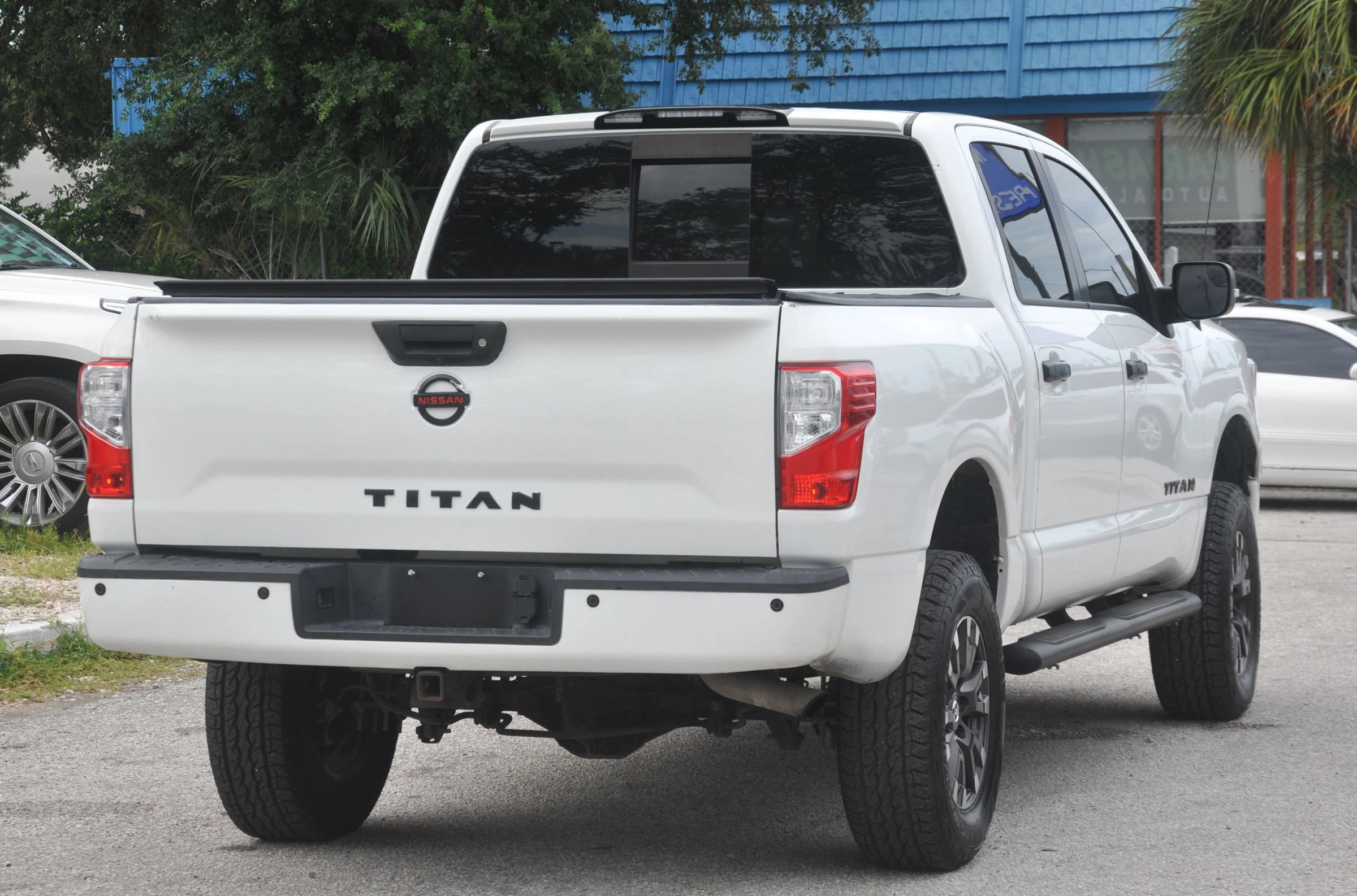 Used 2018 Nissan Titan SV w/ SV Convenience Package RWD image 26