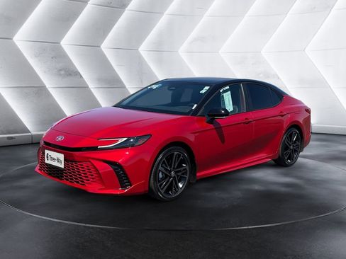 Used 2025 Toyota Camry XSE FWD image 1