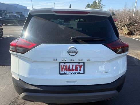 Used 2023 Nissan Rogue S image 4