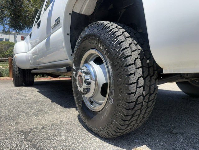 Used 2006 GMC Sierra 3500 SLT w/ Heavy-Duty Power Package AWD/4WD image 4