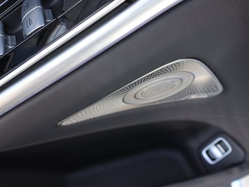 Used 2022 Mercedes-Benz S 500 4MATIC w/ AMG Line Package image 9