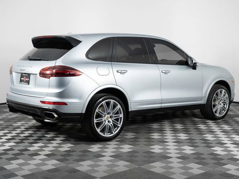 Used 2018 Porsche Cayenne Platinum Edition w/ Premium Package image 7