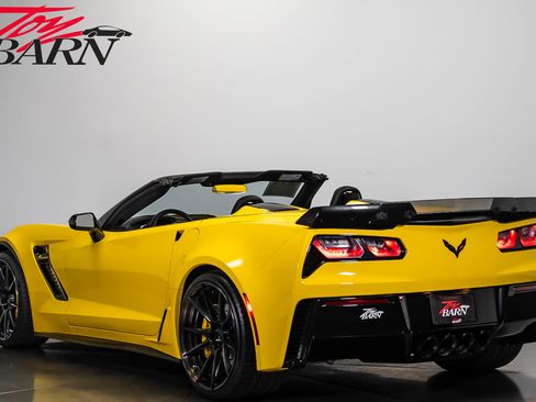 Used 2016 Chevrolet Corvette Z06 w/ 3LZ Preferred Equipment Group RWD image 3