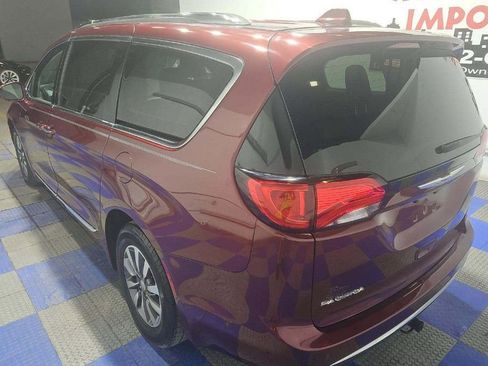 Used 2020 Chrysler Pacifica Touring-L Plus w/ Tire & Wheel Group FWD image 3