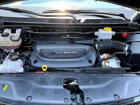 Used 2023 Chrysler Pacifica Limited FWD image 38