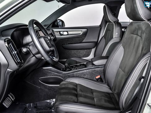 Used 2022 Volvo XC40 P8 Recharge Ultimate image 16