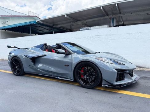 Used 2024 Chevrolet Corvette Z06 w/ Stealth Interior Trim Package RWD image 15